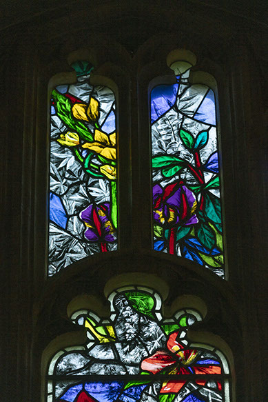 pelham olive armorial stained glass window by john reyntiens